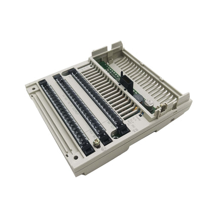 170ADO35000 New New 170ADO35000 PLC Output Module Schneider