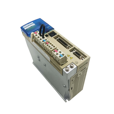 R7D-AP02H New In Box OMRON Servo Drive R7DAP02H